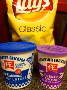 Accopmanied by my two other Iowa faves - AE french onion chip dip and their equally delicious cottage cheese. *swwon*